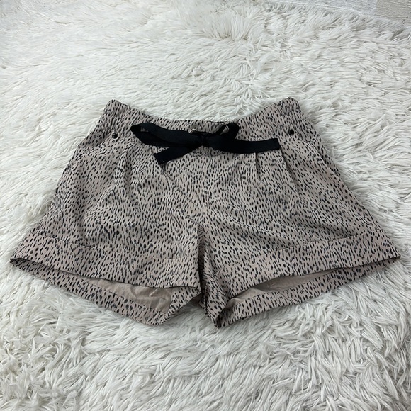 Lululemon Spring Break Away Short *4-way Stretch Dottie Dash Grain Black - Picture 1 of 6